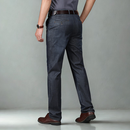 Jean Van Rekbaar Denim Met Een Klassieke Pasvorm Voor Mannen