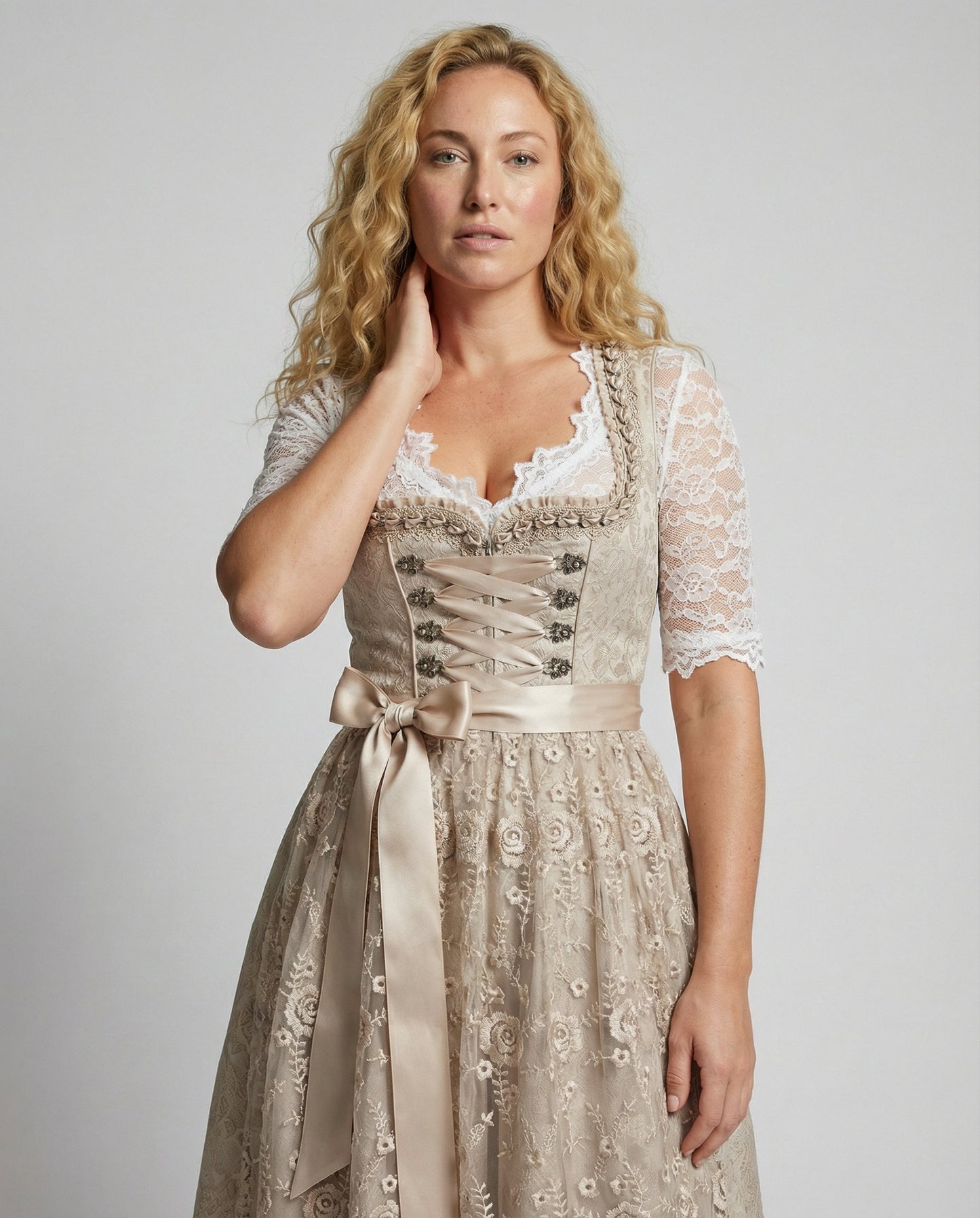 Traditionele Dirndl jurk met corsage voor Oktoberfest
